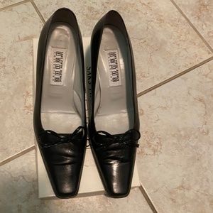 Black Heels-Saks Fifth Avenue (Folio Collection)
